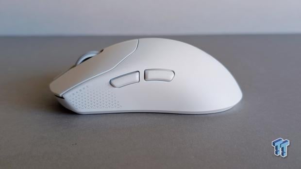 CORSAIR SABRE v2 PRO Ultralight WIRELESS Gaming Mouse, White CS-CH-931G001-WW
